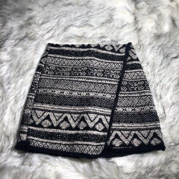 H&M short black & white striped boho knit faux wrap skirt size 2 - Picture 2 of 6